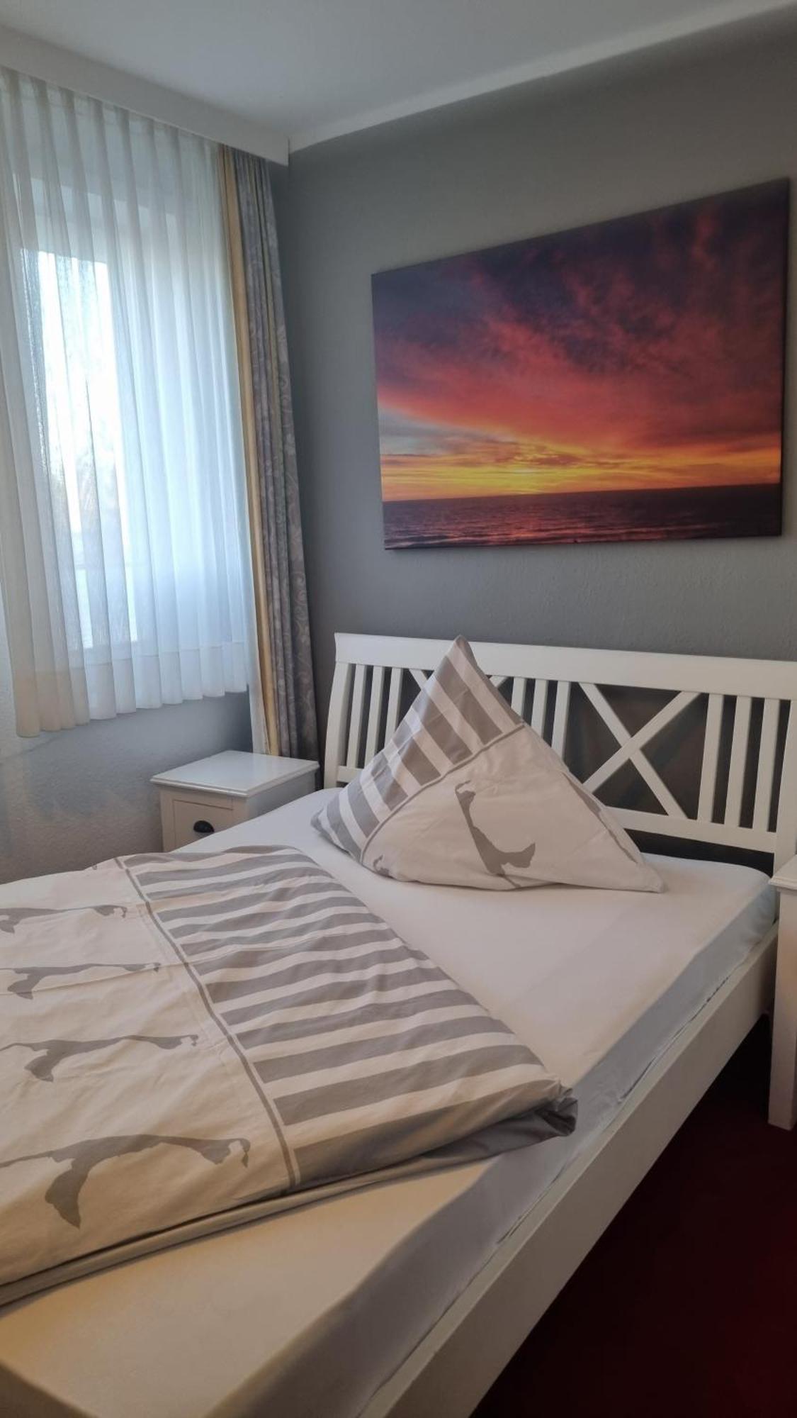 Hotel-Cafe-Lindow Wenningstedt-Braderup Ngoại thất bức ảnh